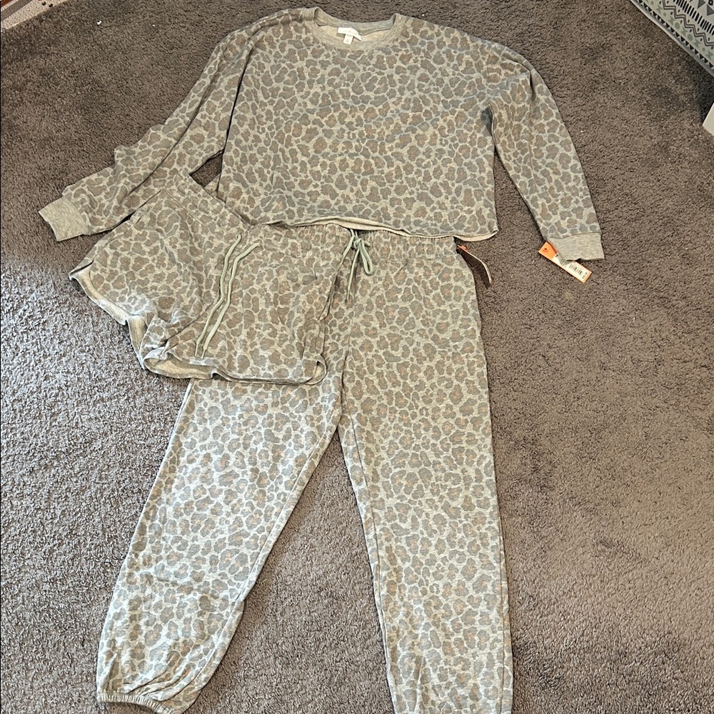 NWT Colsie leopard print 3 piece lounge set